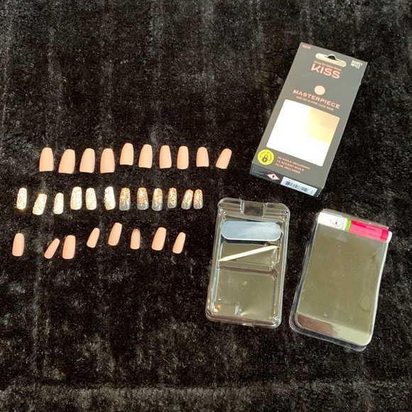 Kiss® Masterpiece Heirloom Glue On Nails 30 count - Picture 3 of 10